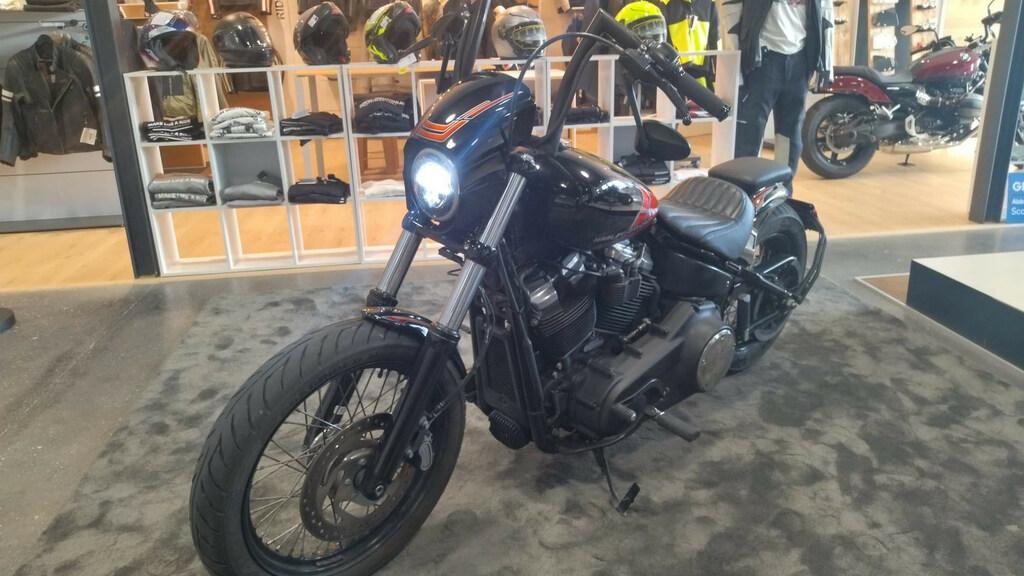 STREET BOB 1745
