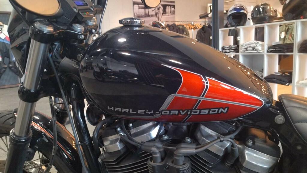 STREET BOB 1745