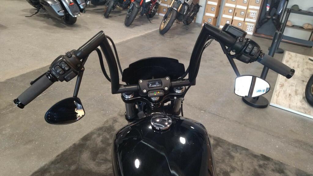STREET BOB 1745