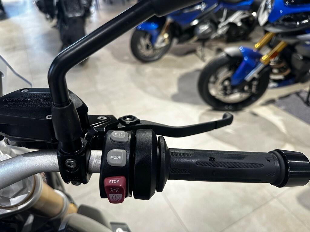 R 1200 R