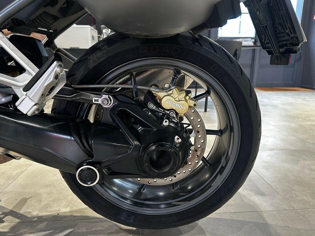 R 1200 R