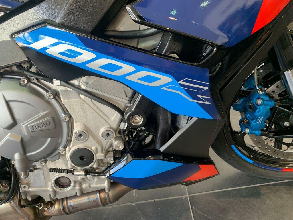 M 1000 R