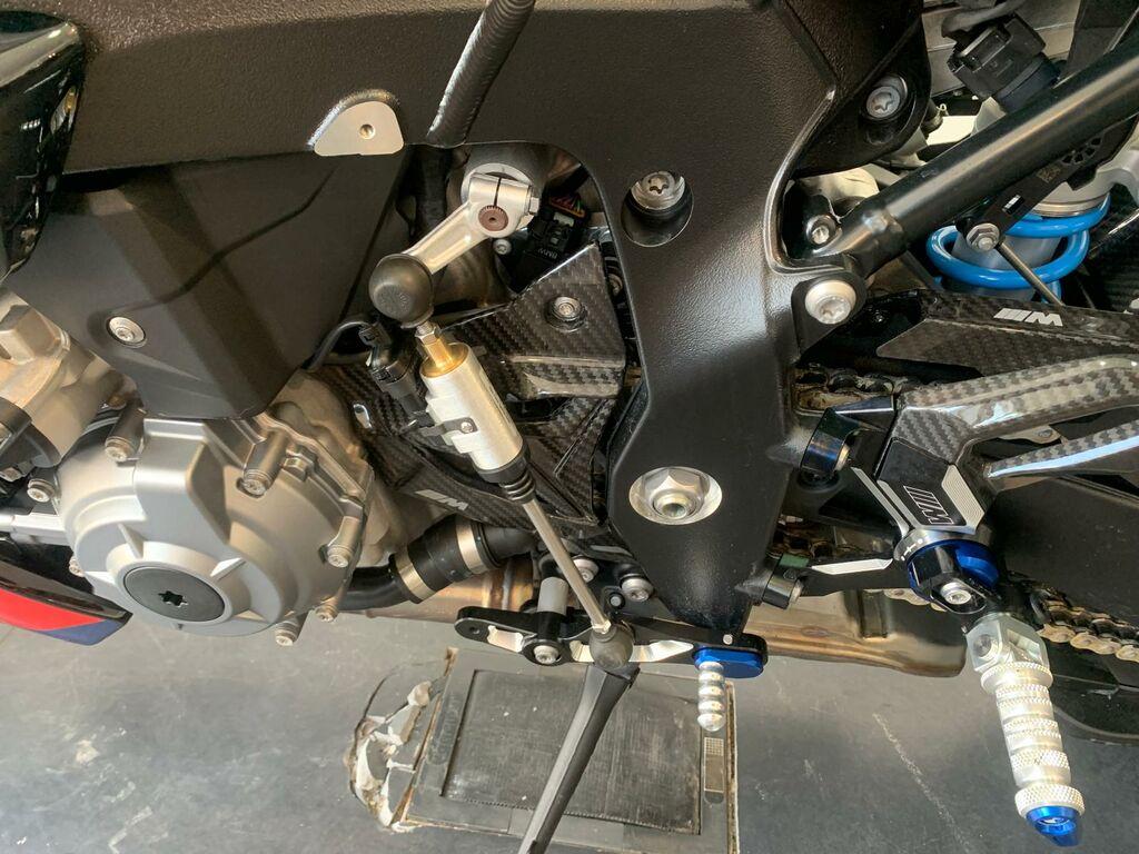 M 1000 R