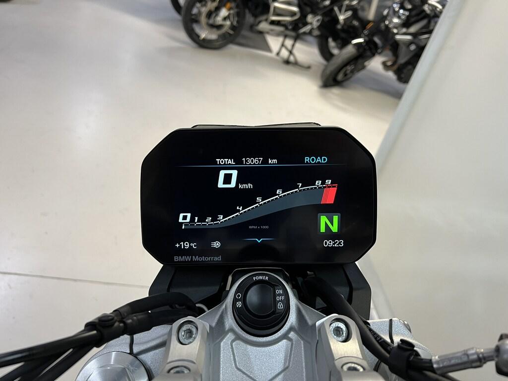 F 900 R