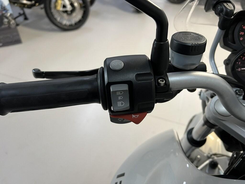 R 1200 R
