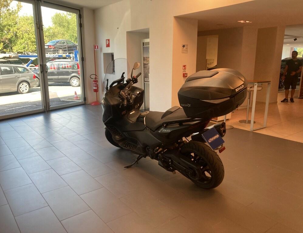 T-MAX 560