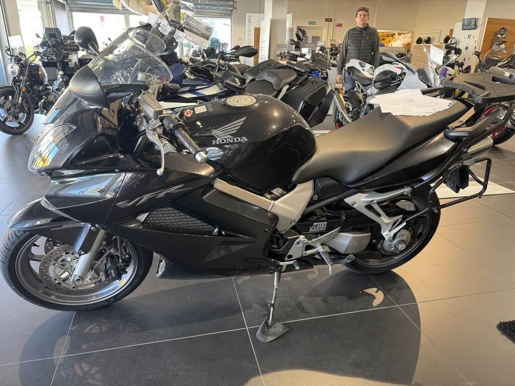VFR 800 F