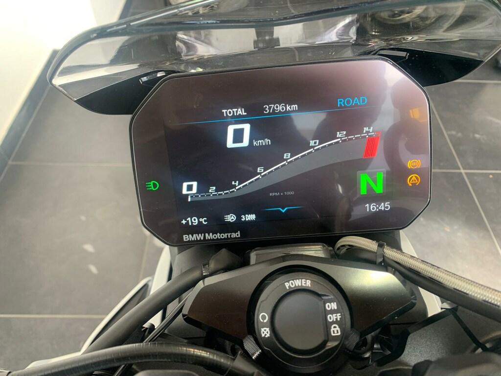 M 1000 R