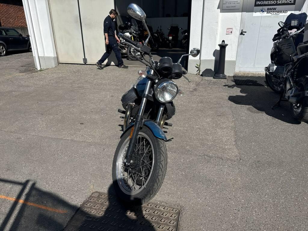 V7 750