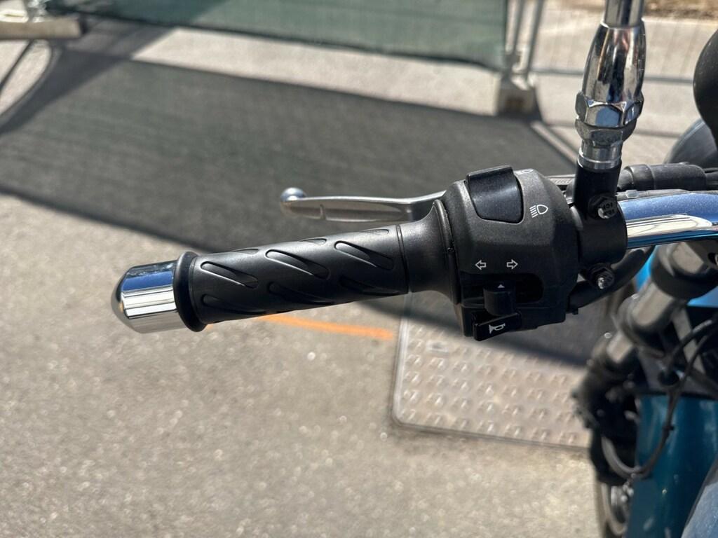 V7 750
