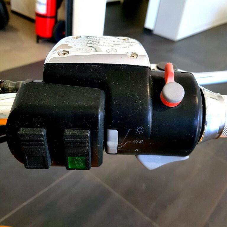 R 1200 C