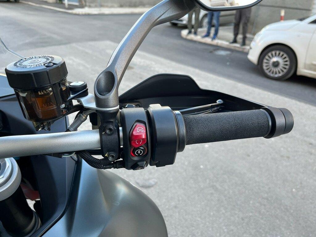 MULTISTRADA V4