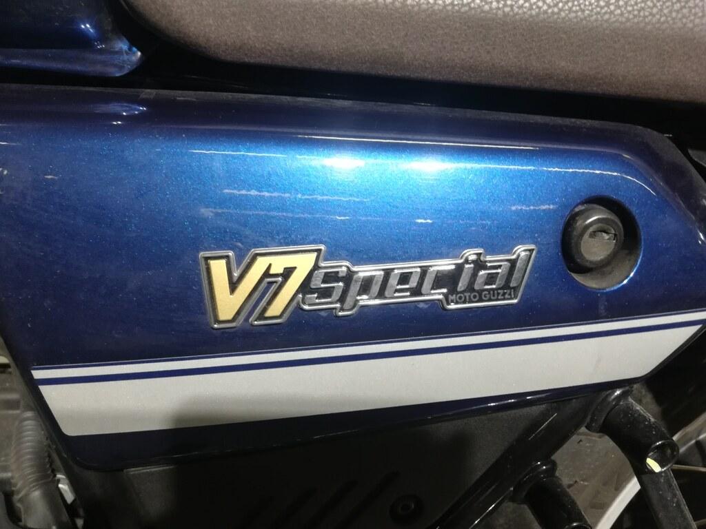 V7 850