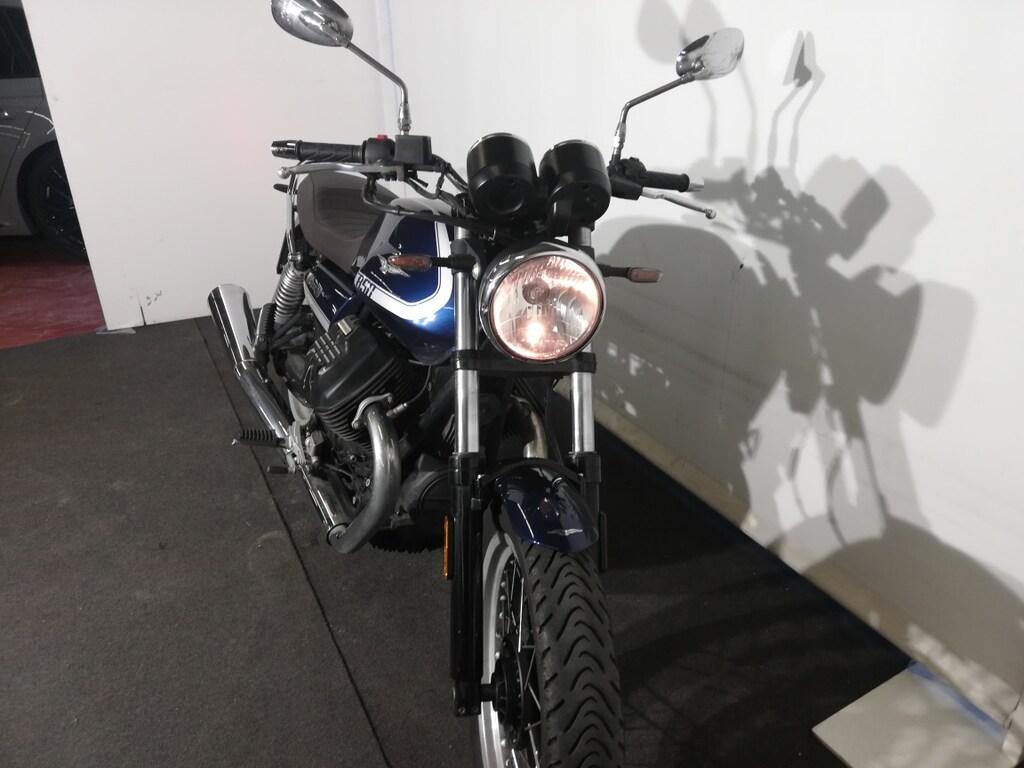 V7 850