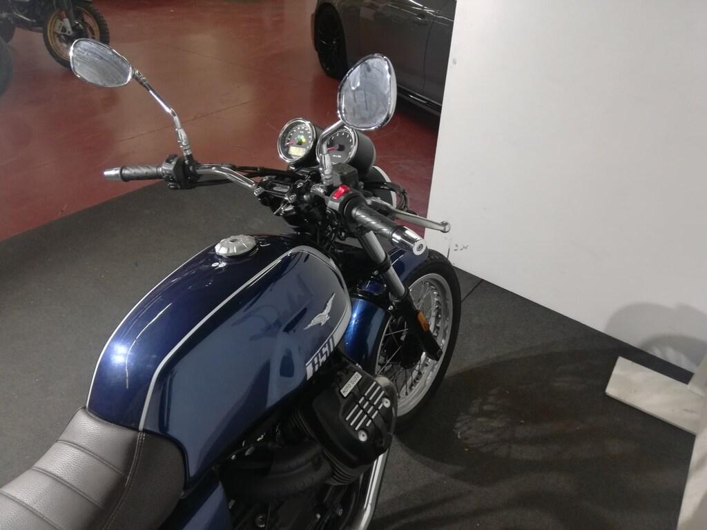 V7 850
