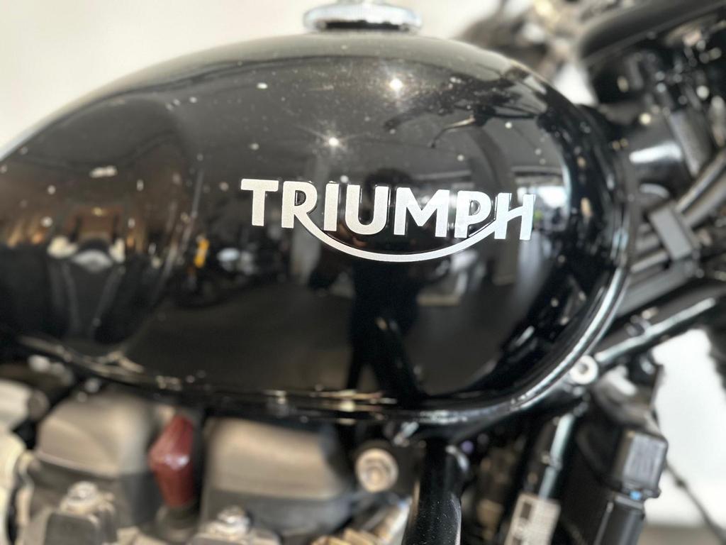 STREET TWIN 900