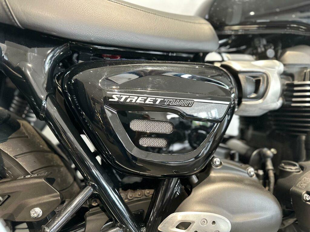 STREET TWIN 900