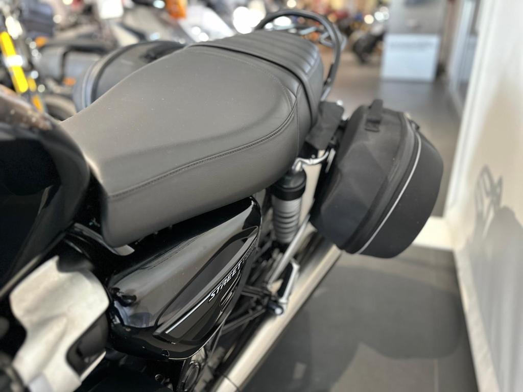 STREET TWIN 900