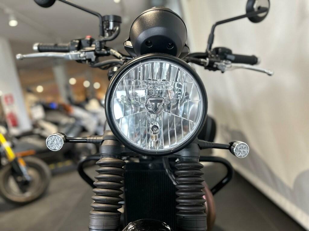 STREET TWIN 900