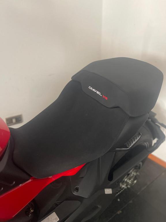 DIAVEL V4
