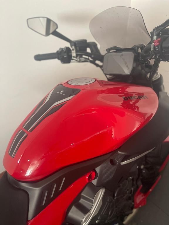 DIAVEL V4
