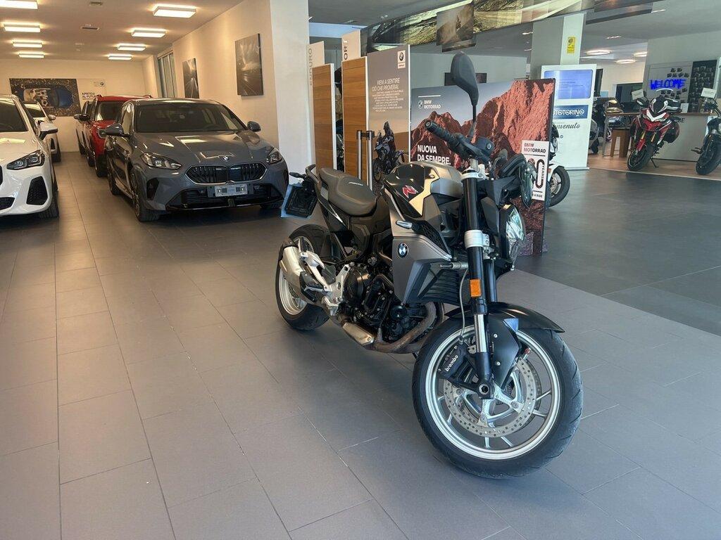 F 900 R