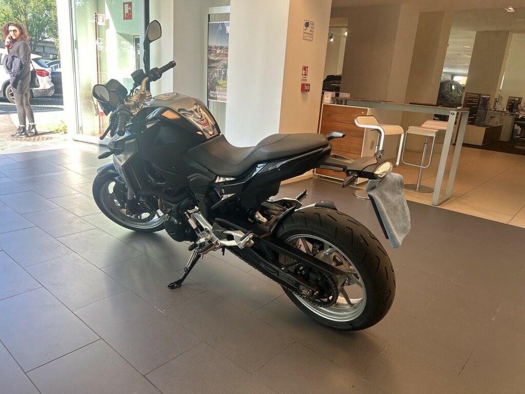 F 900 R