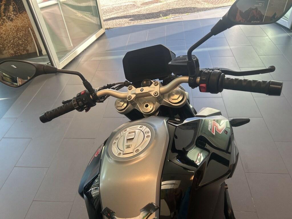 F 900 R