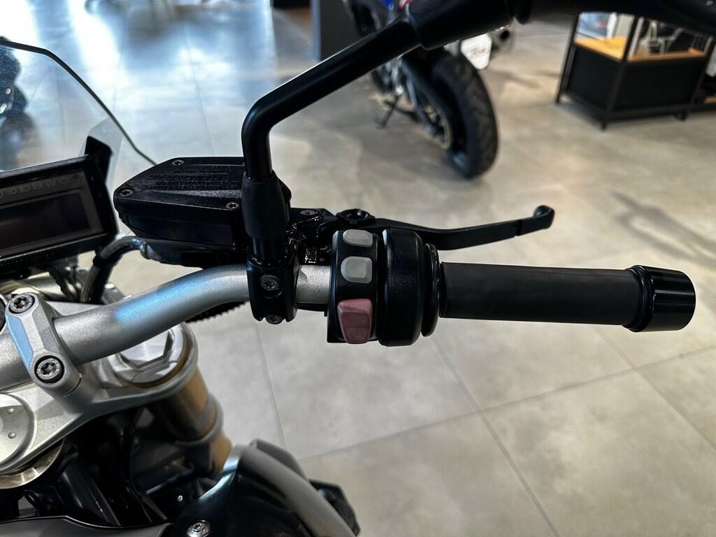 R 1200 R