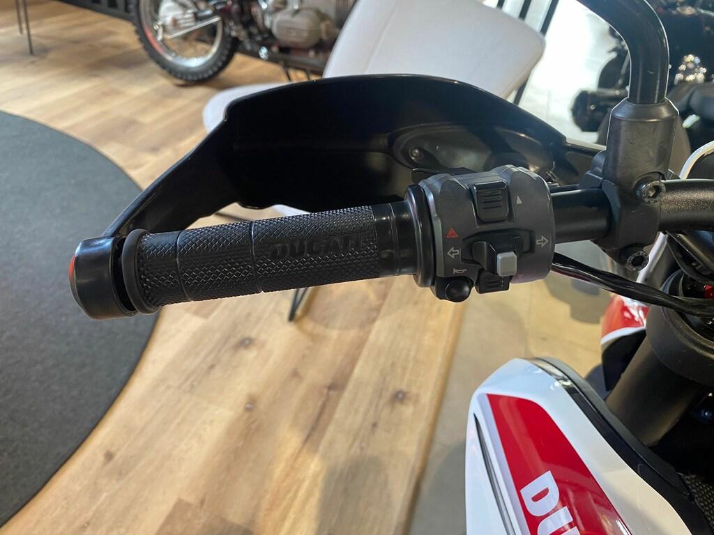 HYPERMOTARD 821