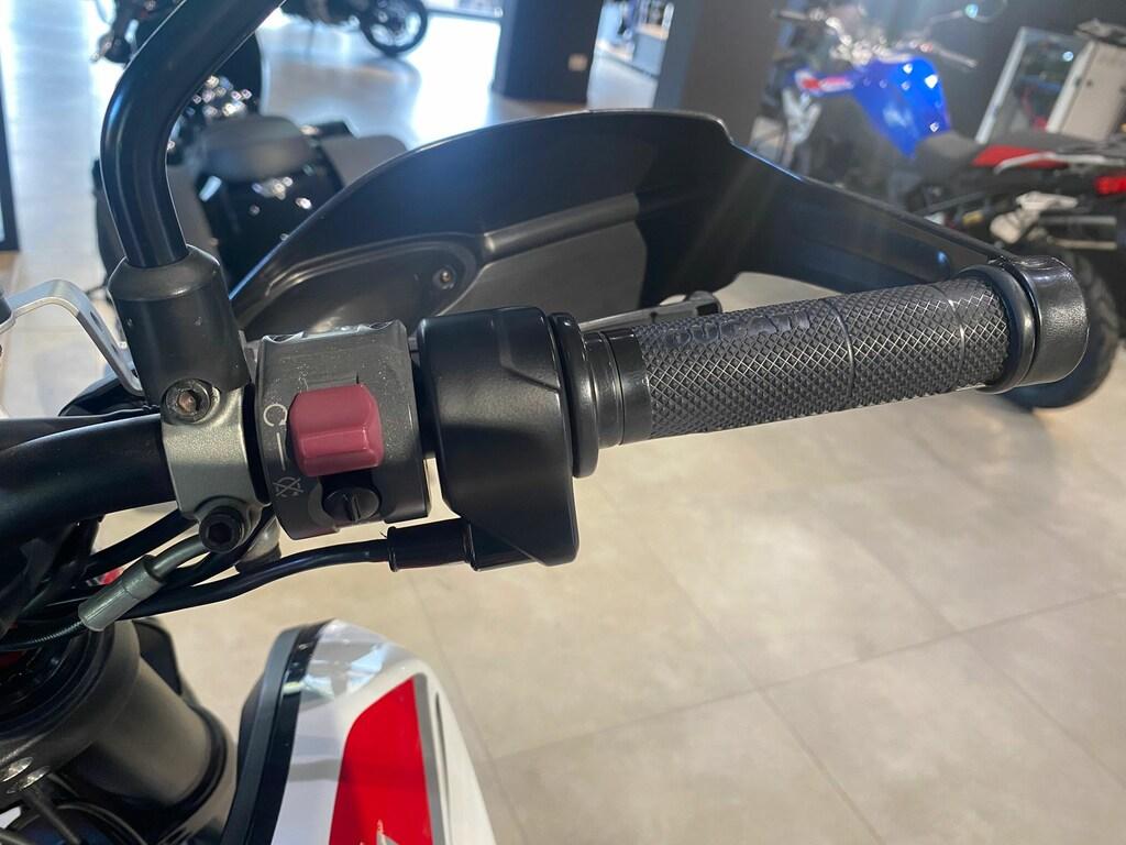 HYPERMOTARD 821