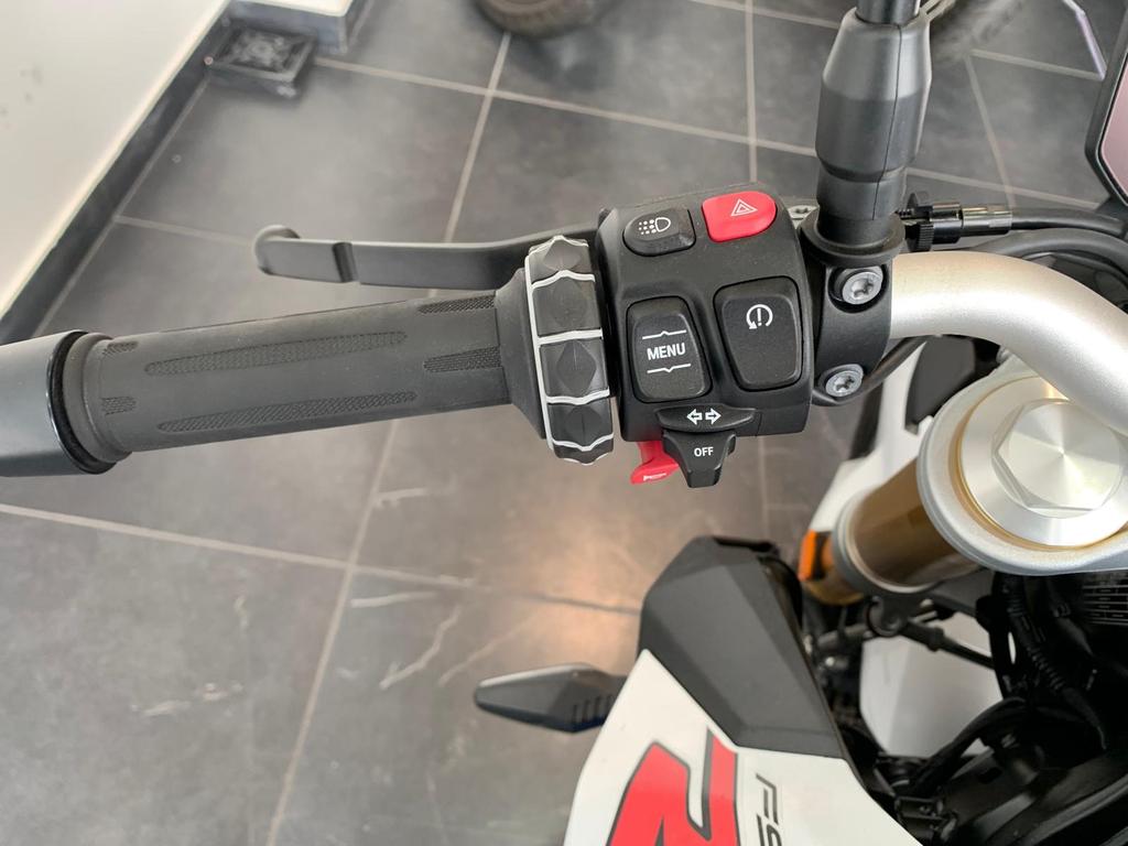 F 900 R