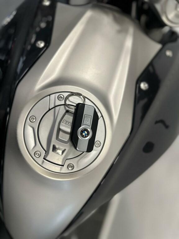 R 1200 R