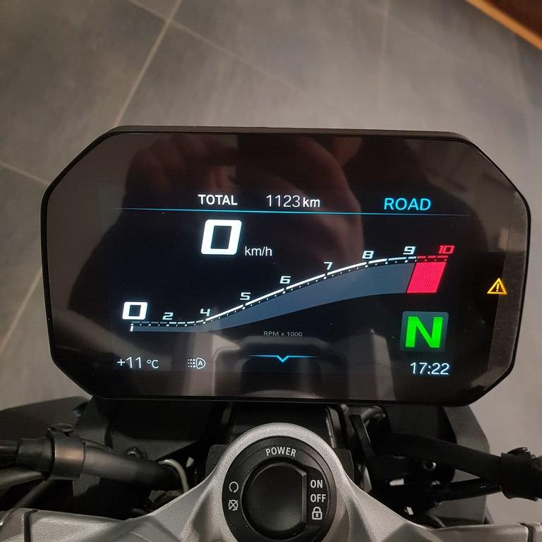 F 900 R