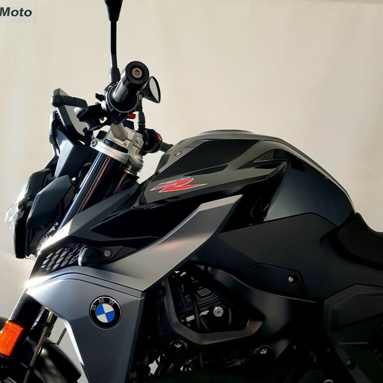 F 900 R