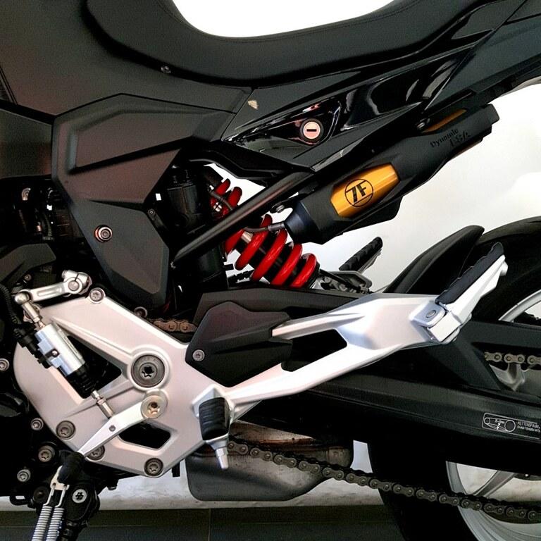 F 900 R