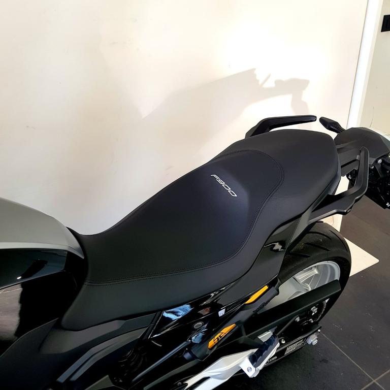 F 900 R