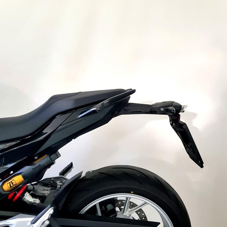 F 900 R