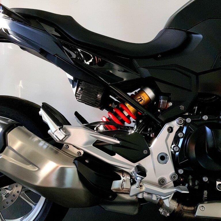 F 900 R