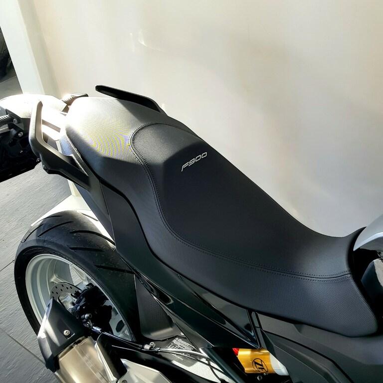 F 900 R