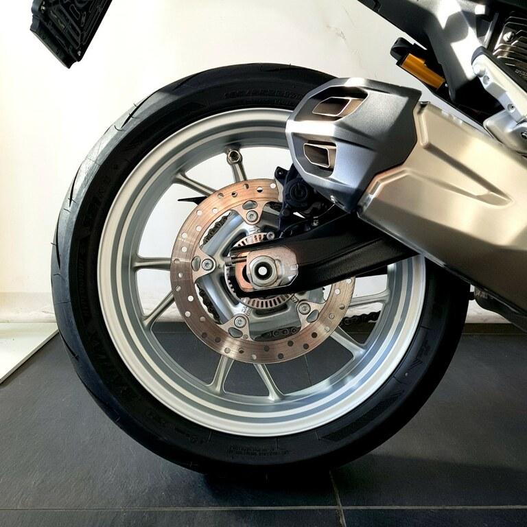 F 900 R