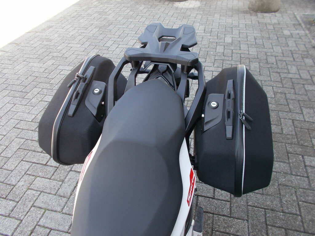 F 900 R
