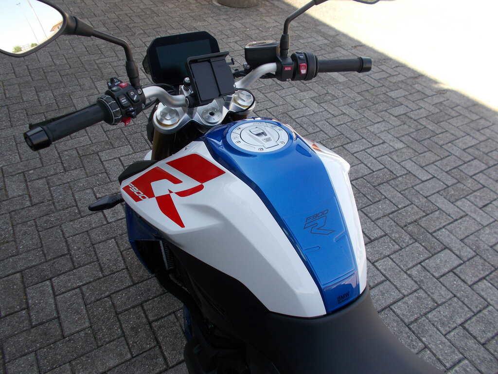 F 900 R