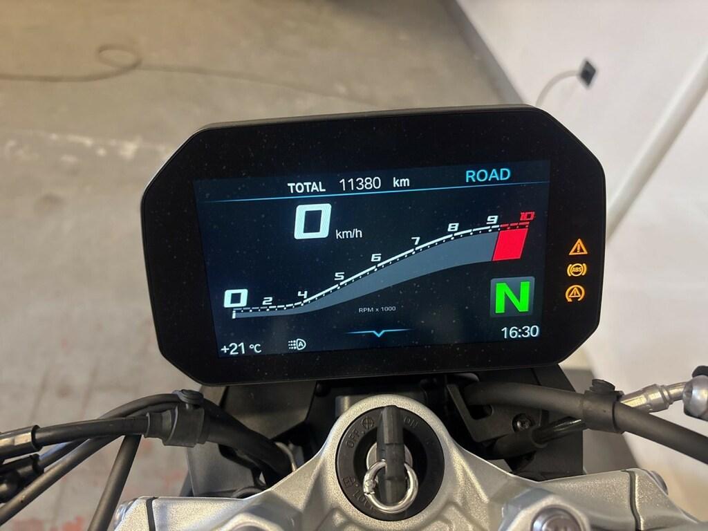 F 900 R