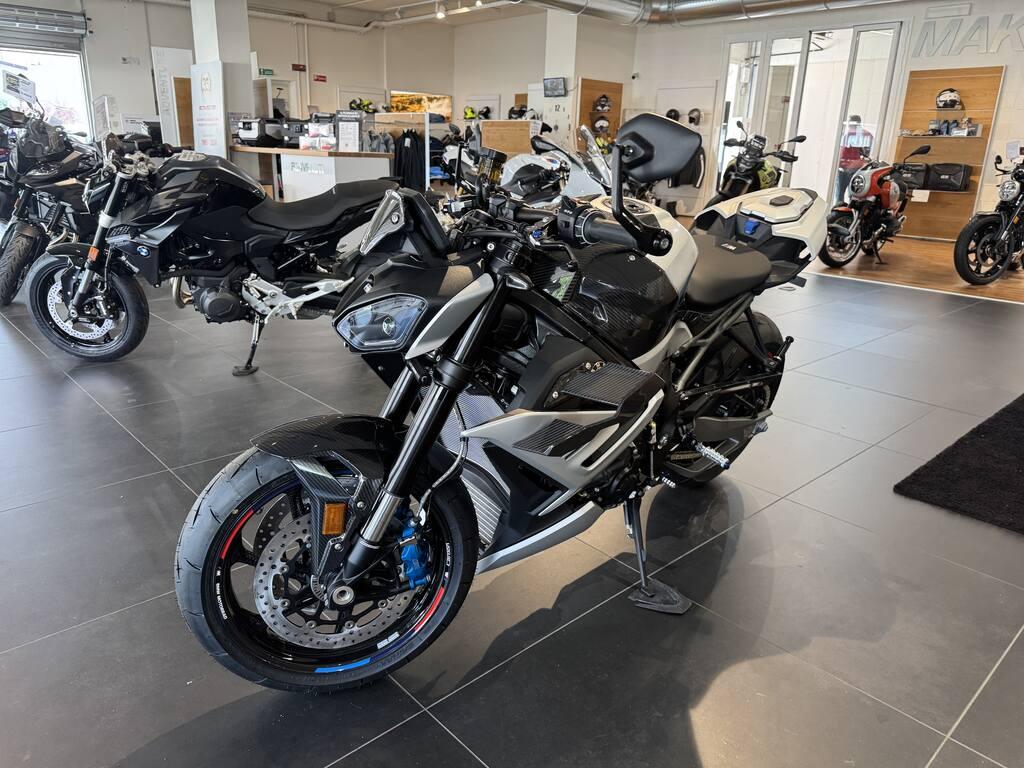 M 1000 R