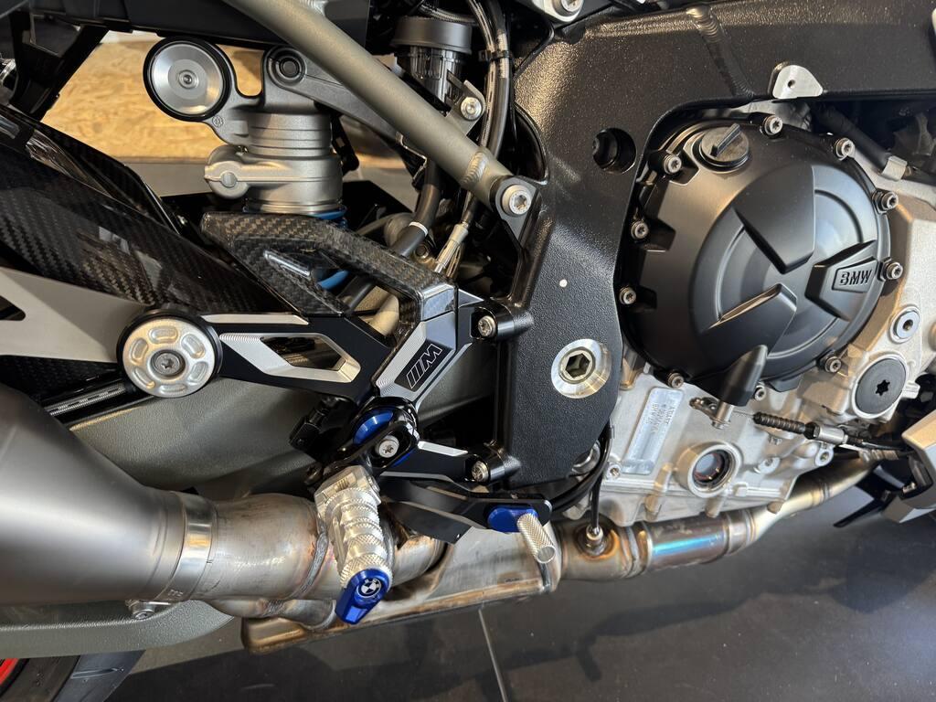 M 1000 R