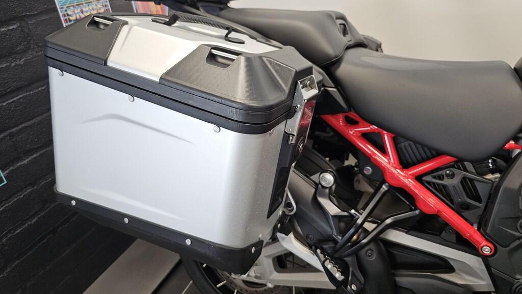 MULTISTRADA V4