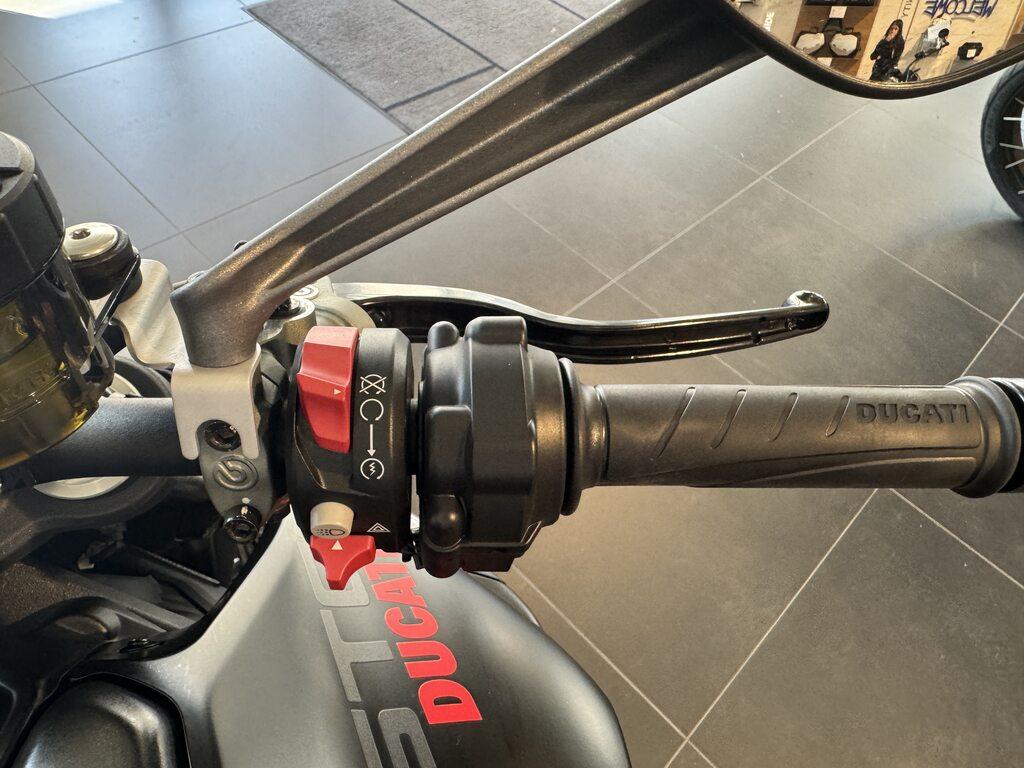 MONSTER 950