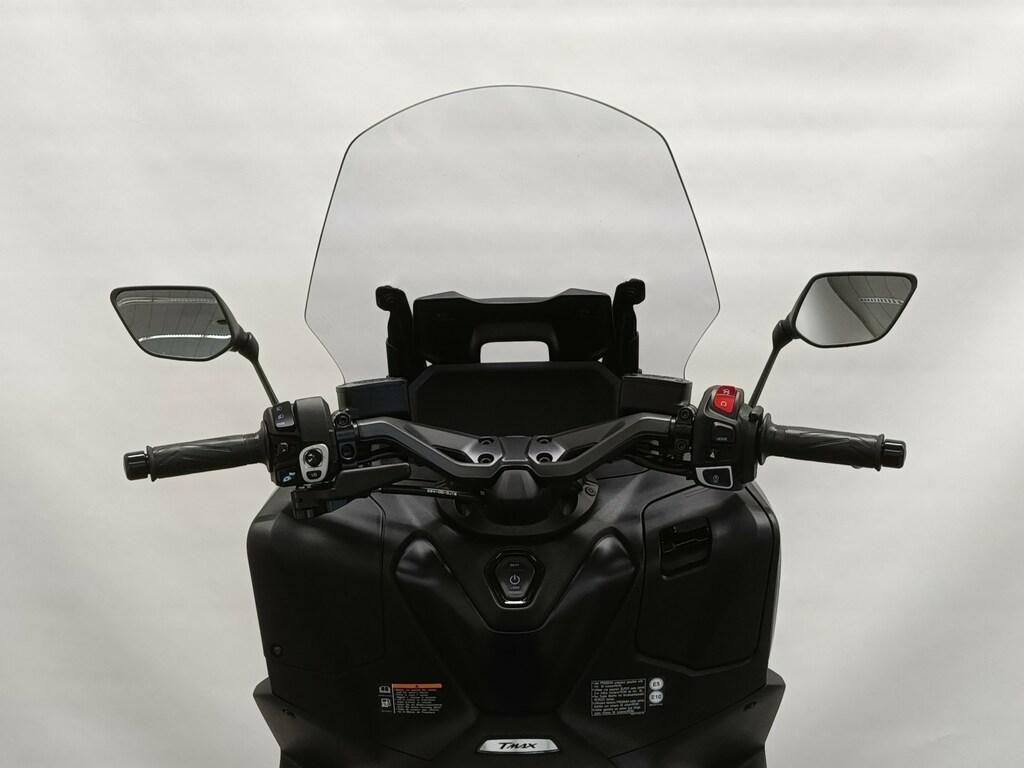 T-MAX 560