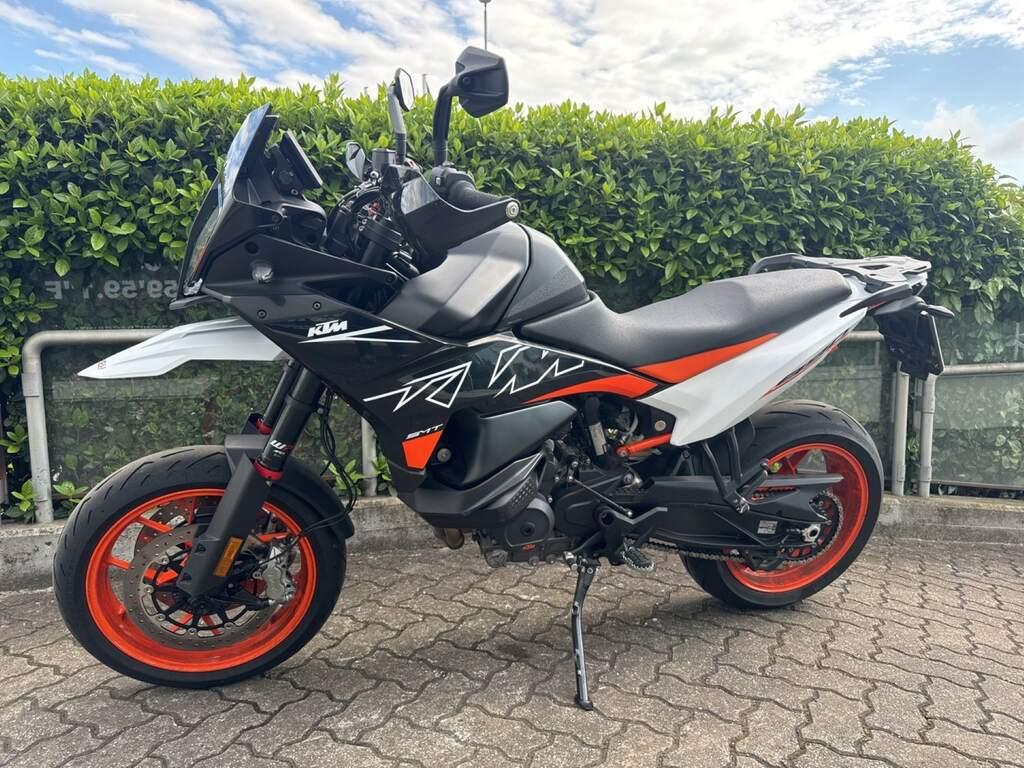 890 SMT